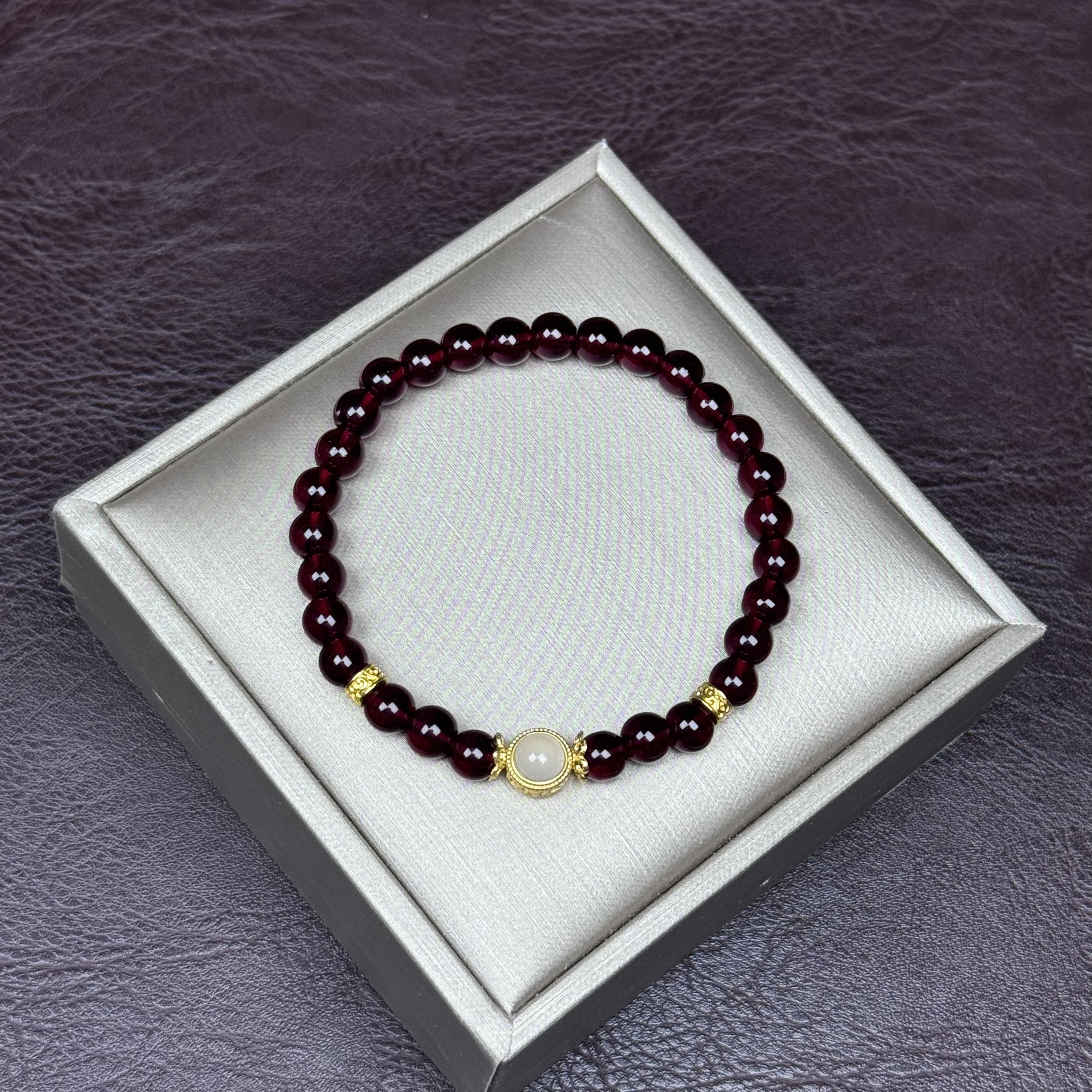 S1678石榴石单圈精美手串无礼盒