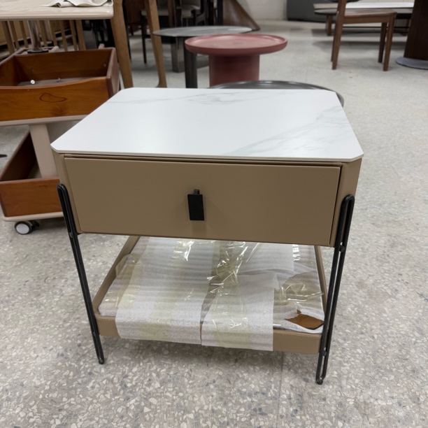 现代意式极简风床头柜