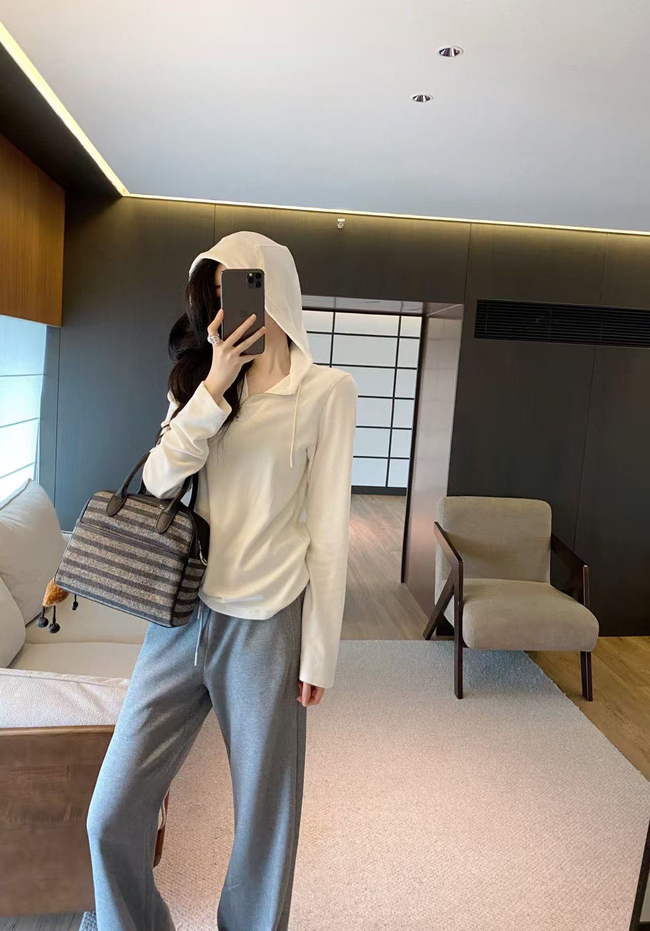 M1499【库存勿动】时尚百搭纯色连帽长袖T恤衣长61 款号UF51479