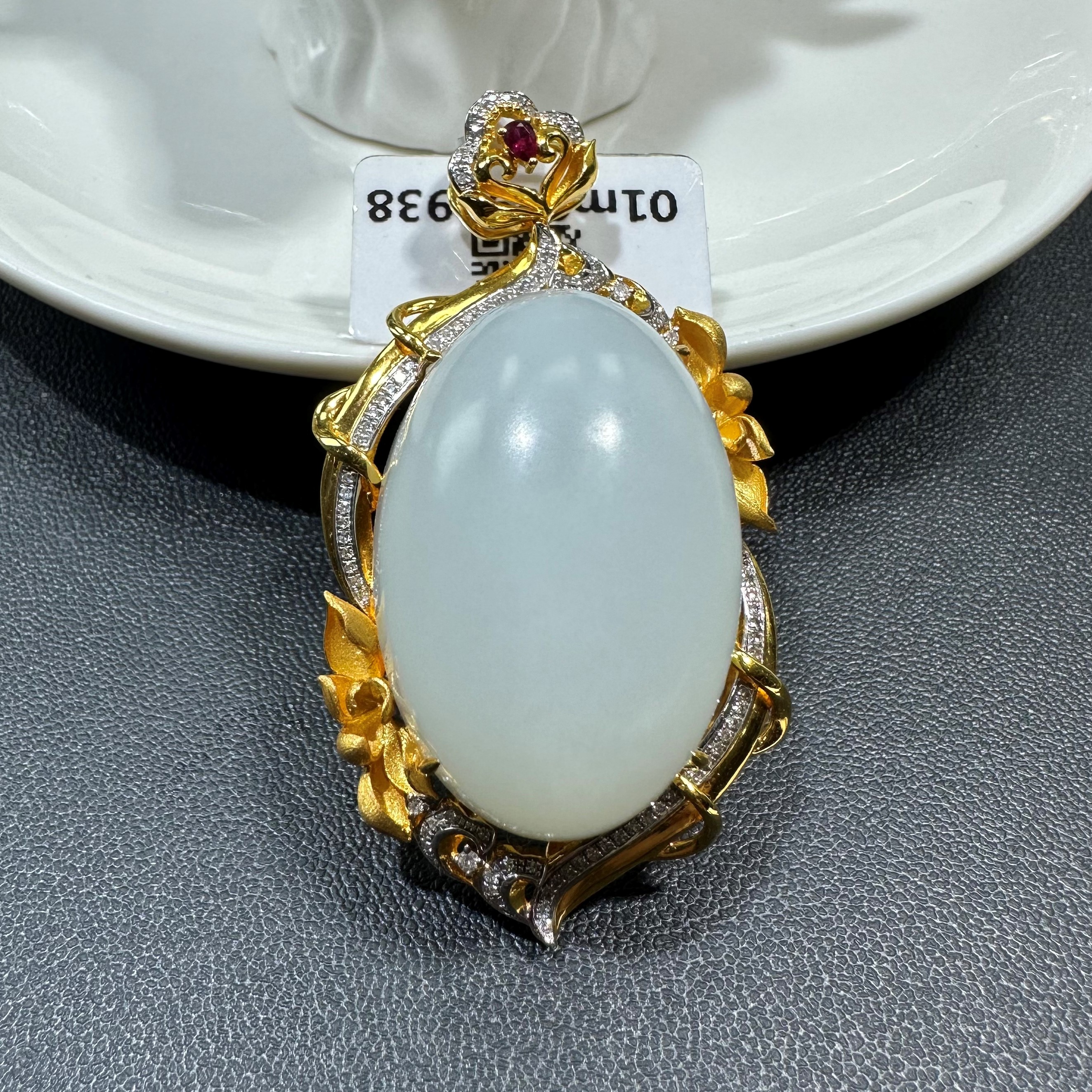 俄料白玉藏品级大鸽子蛋（裸石32*21*16mm）18K金豪镶吊坠女王大气
