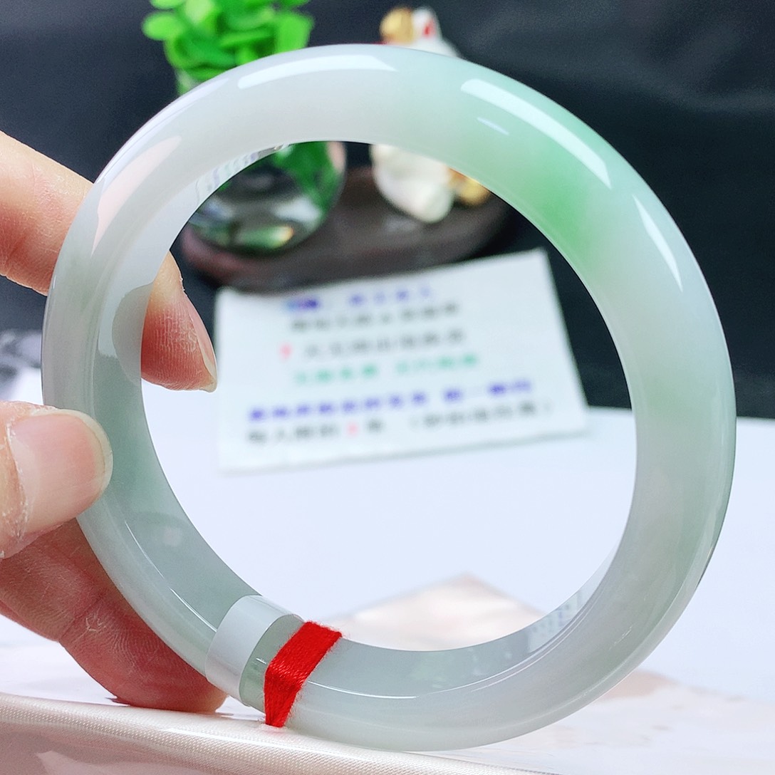 翡翠手镯未镶嵌61圈