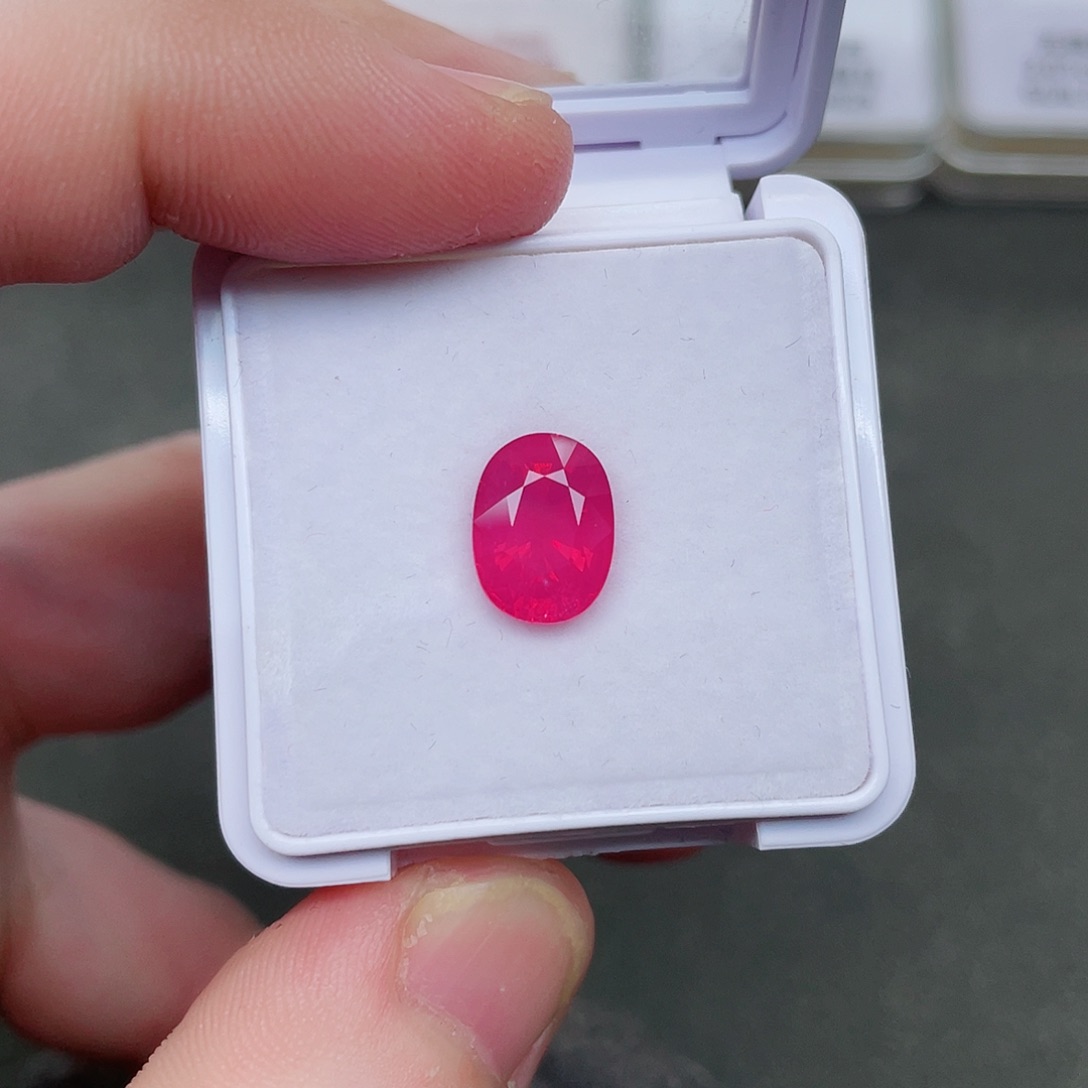 尖晶石裸石未镶嵌4.39克拉无烧马亨盖超级莲花色