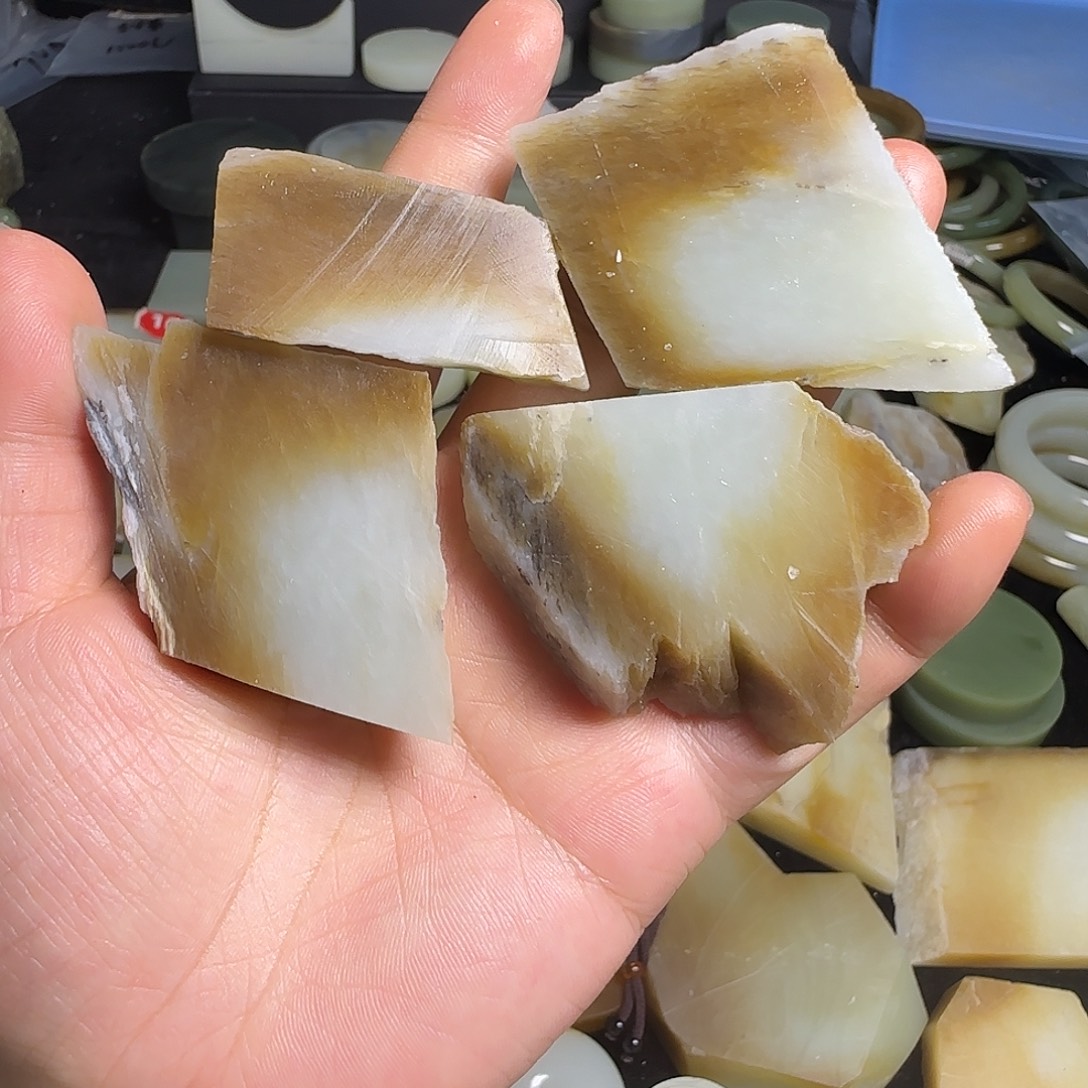未镶嵌和田玉（糖玉）珠宝半成品