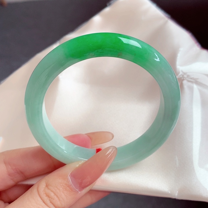 可***睿翡翠未镶嵌手镯翡翠