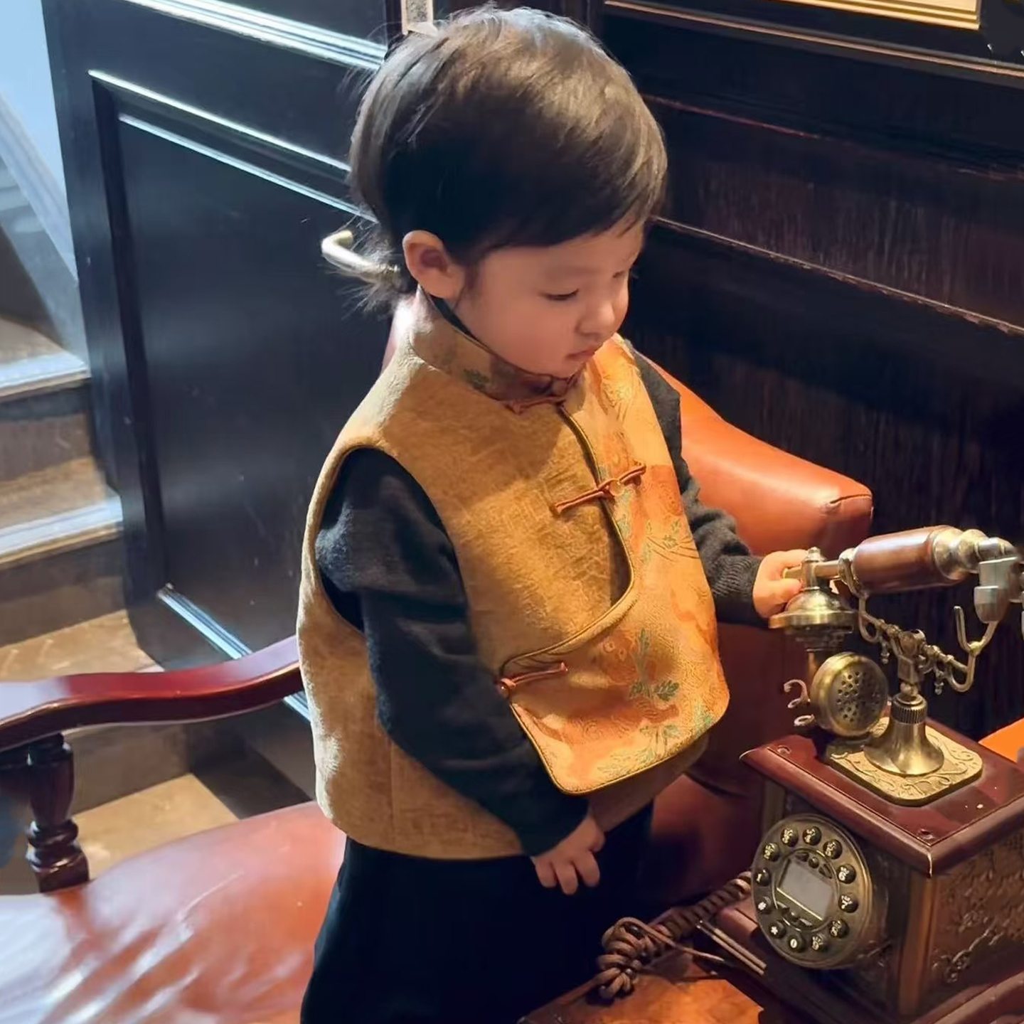 新年拜年服儿童汉服马甲男童新中式国潮宋锦刺绣盘扣拼接唐装背心