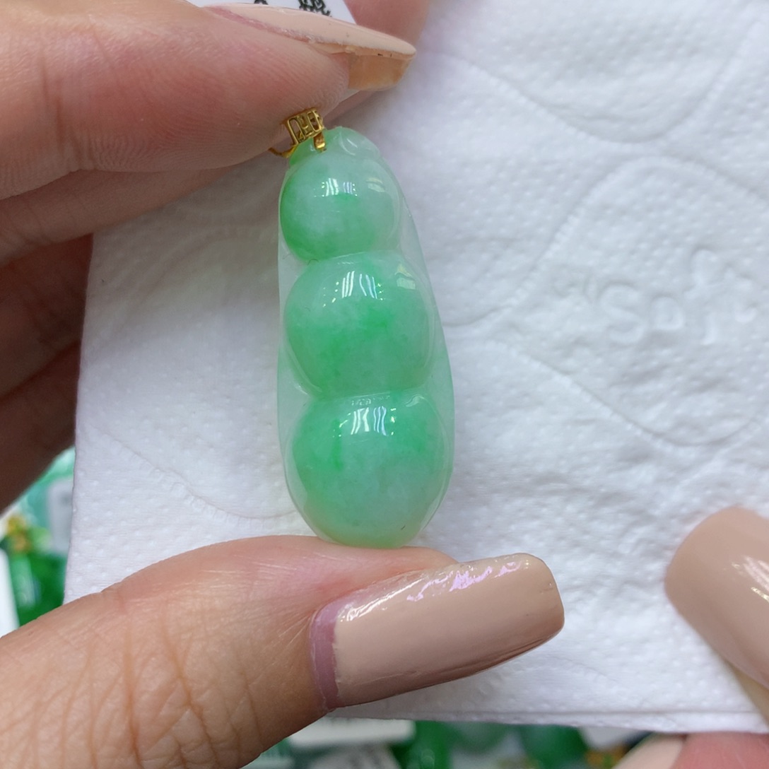 颈饰18K金镶嵌翡翠