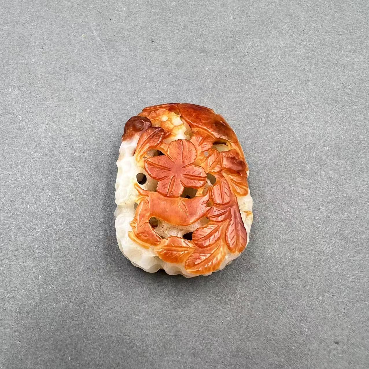 0306晚005和田玉带皮摆件