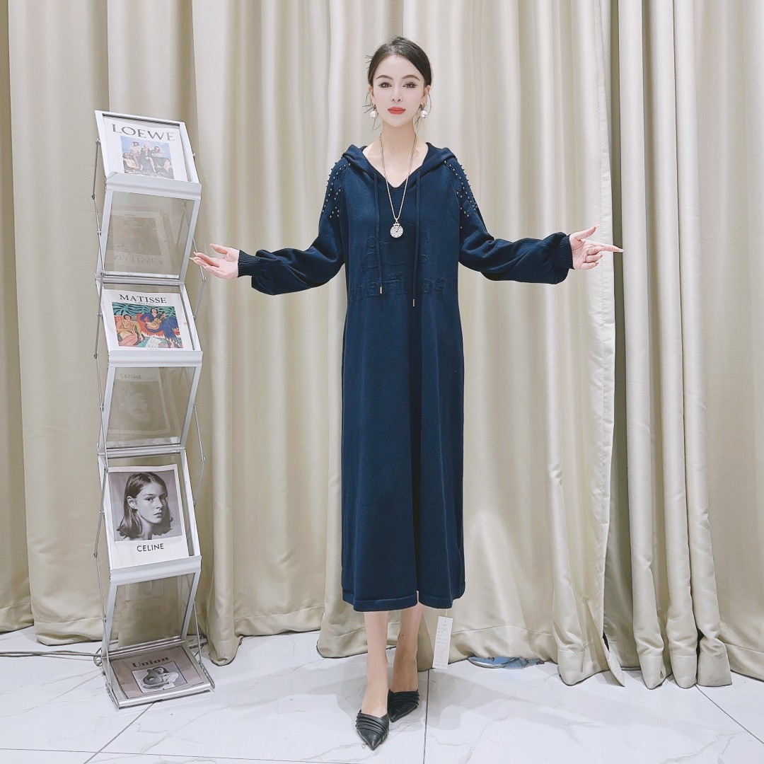 5712深蓝钉珠设计师秋冬长款提花轻奢针织带帽连衣裙蓝色显瘦