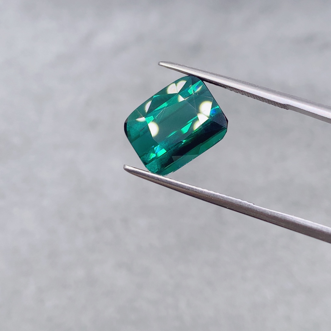 未镶嵌裸石碧玺7.6克拉拉贡