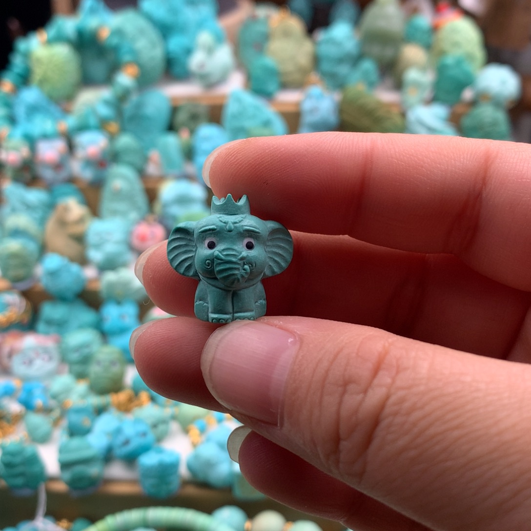 绿松石颈饰未镶嵌是****…