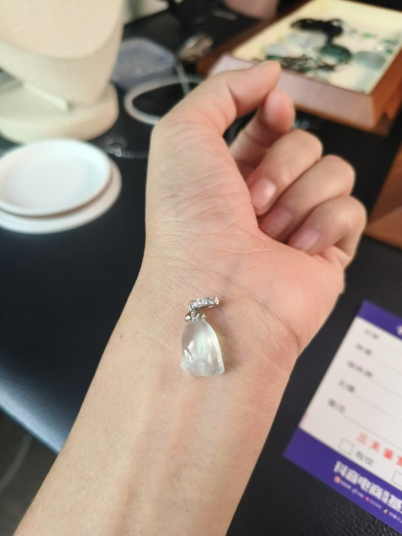 天然缅甸翡翠18k金扣头镶嵌莲蓬
