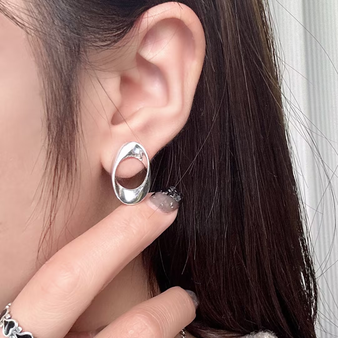 925银耳饰 【莫比乌斯耳钉】轻奢女耳钉原创耳饰冷淡风轻奢耳扣个性