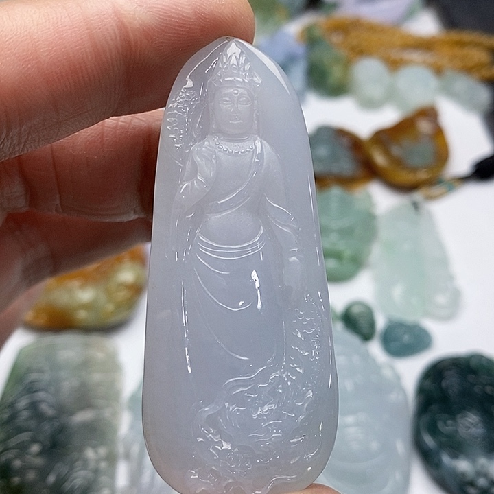 翡翠未镶嵌颈饰站观音