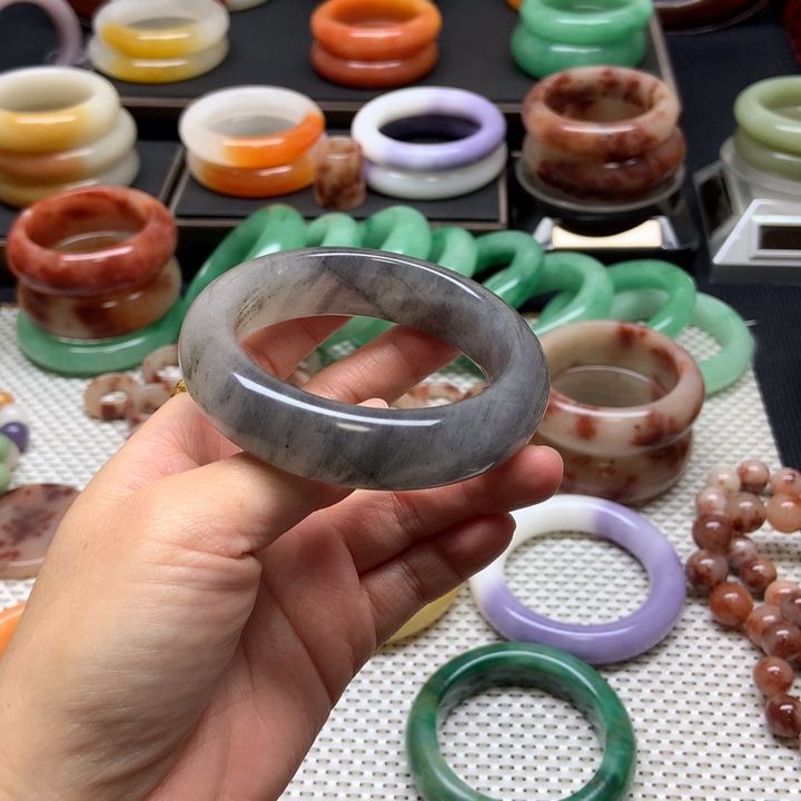 石英质玉未镶嵌手镯