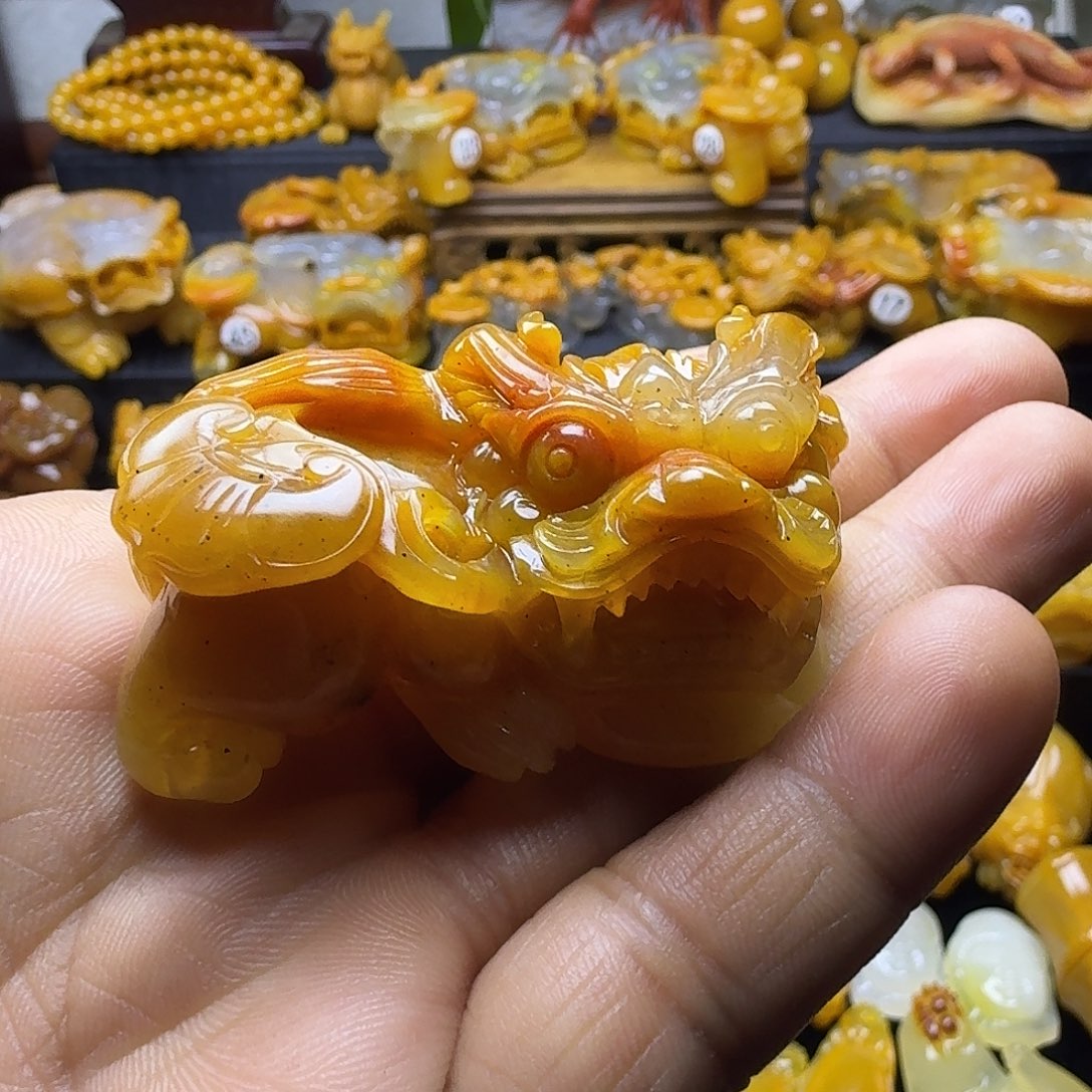 石英质玉（黄龙玉）未镶嵌手玩件