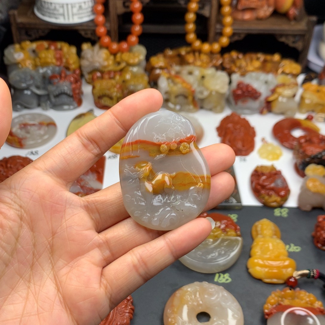 石英质玉（黄龙玉）挂件未镶嵌