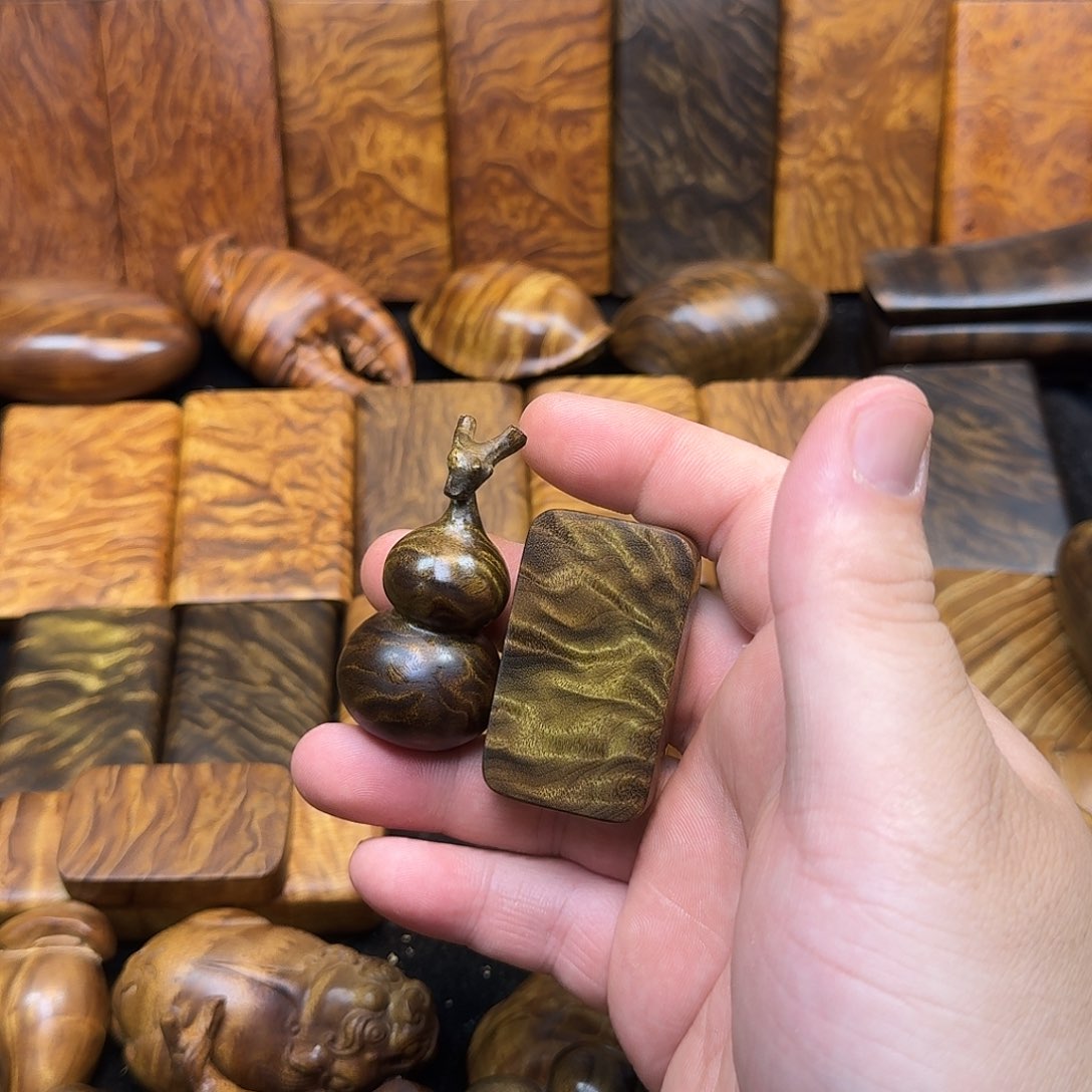 金丝楠这***上金丝楠木平安无事牌