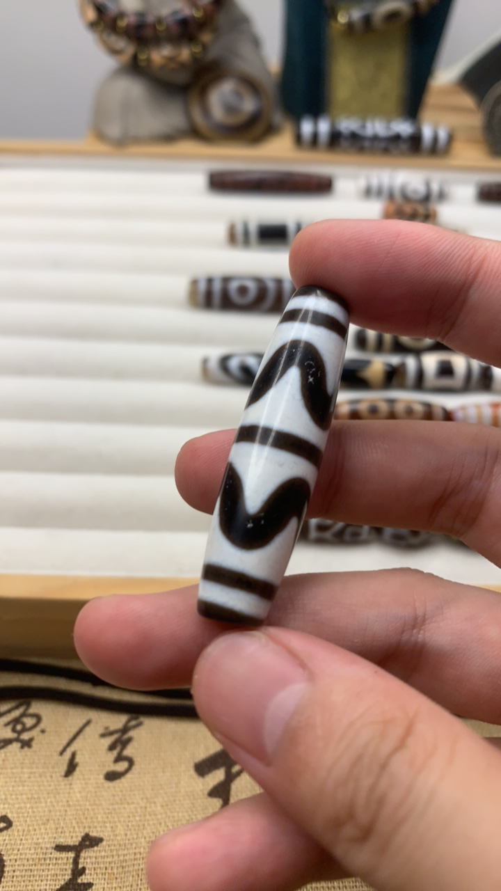 藏传黑白双牙牙藏珠