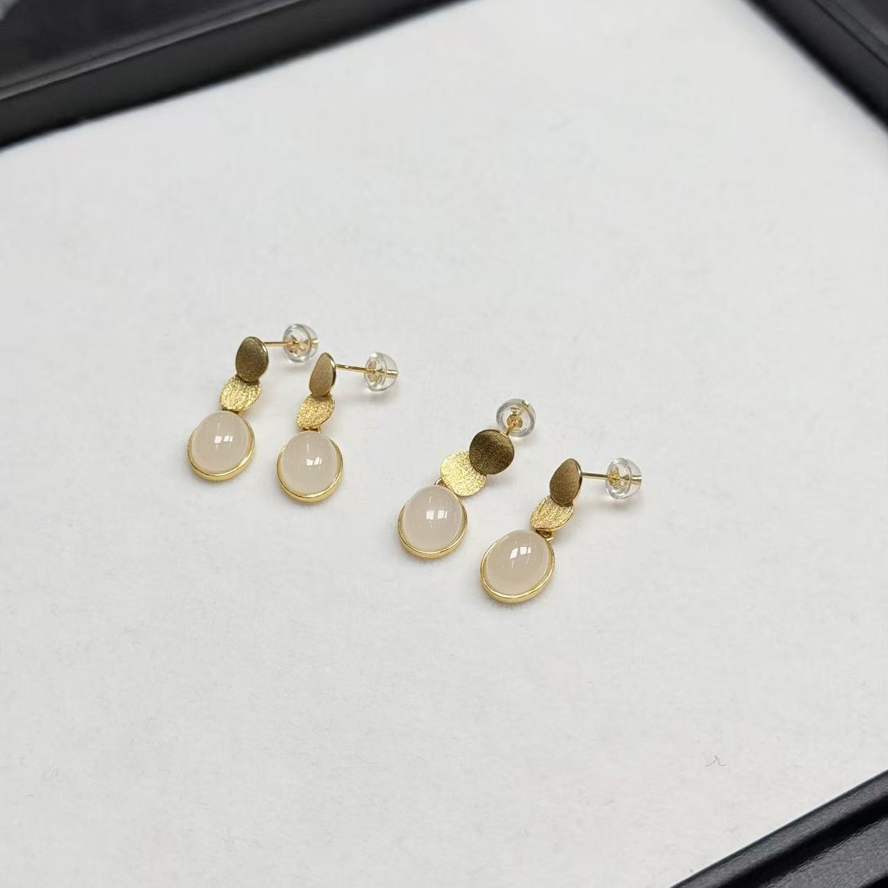 【睿泽赏宝】S925和田玉蛋面耳钉 有瑕/多样性发一 9*7*3KS0090187 