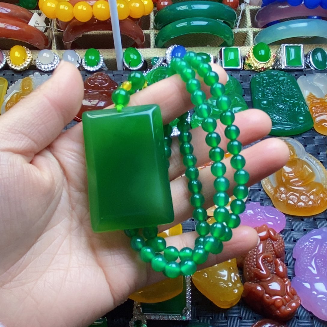 王***社玛瑙/玉髓未镶嵌颈饰