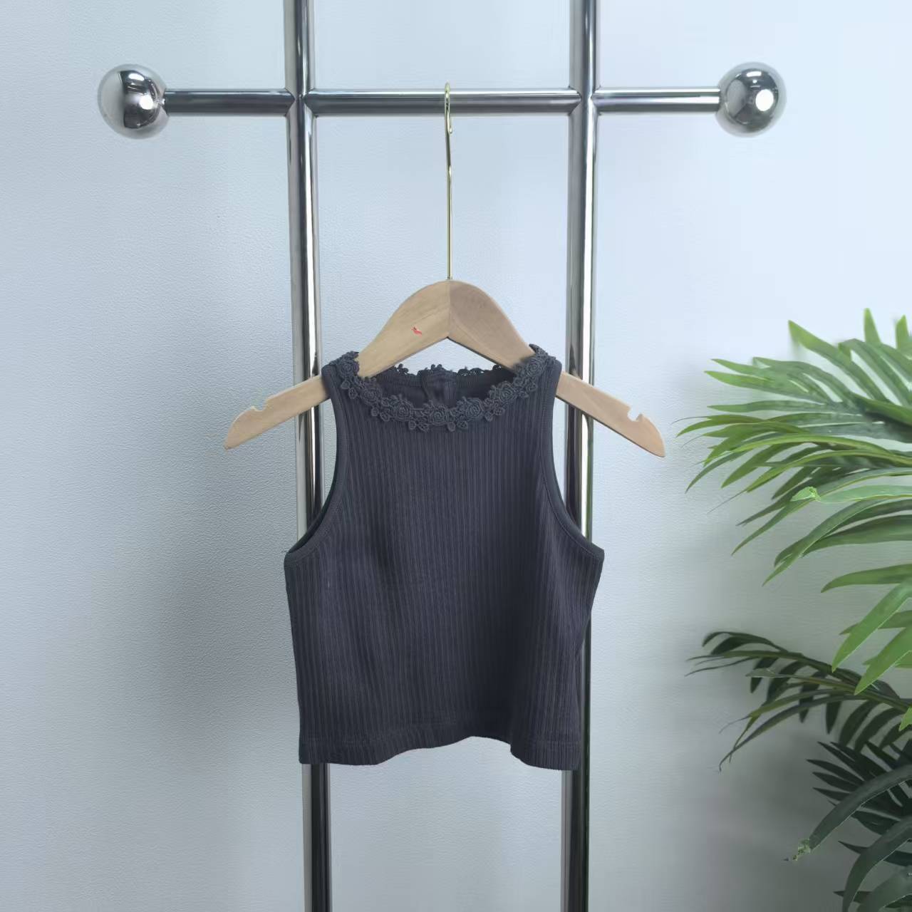 【3013】深灰色花边领背心B3-10