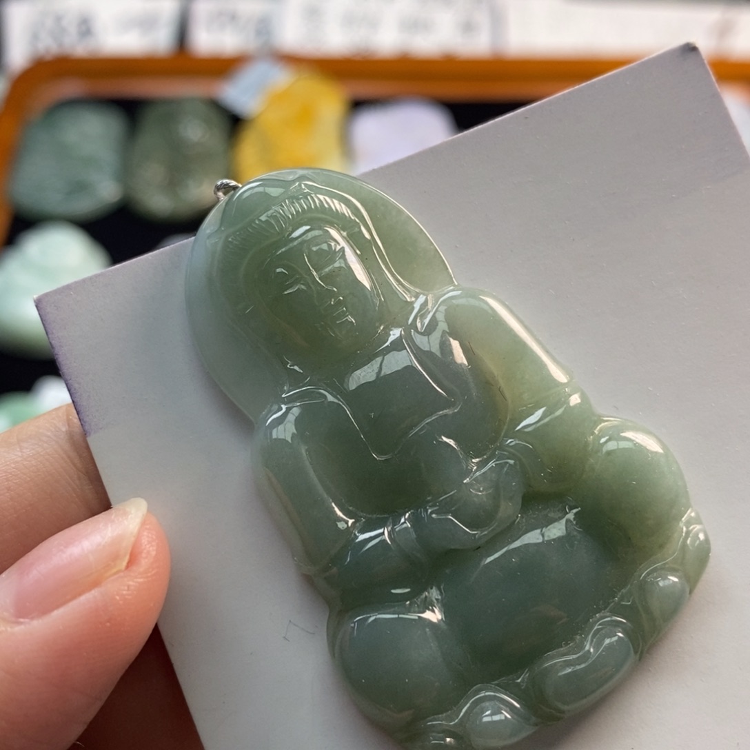 翡翠颈饰未镶嵌观音