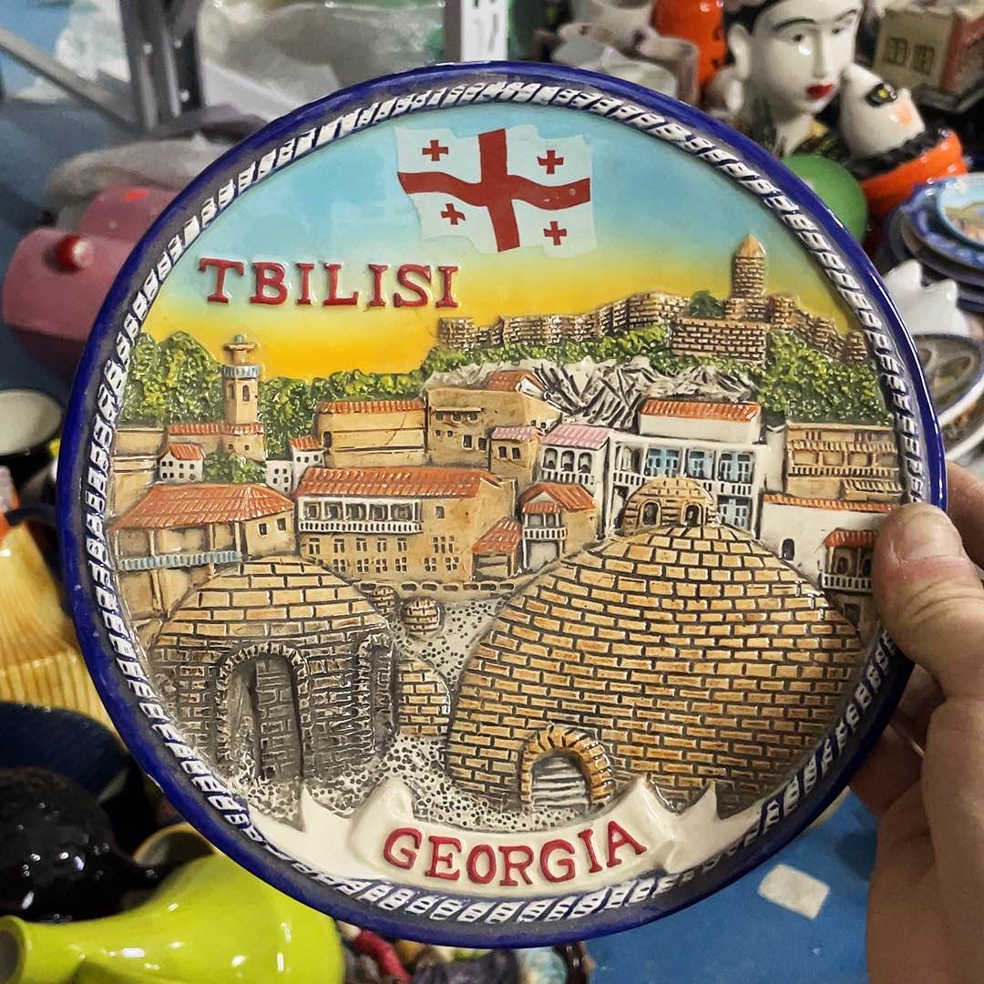 摆件   磕碰。封釉。        