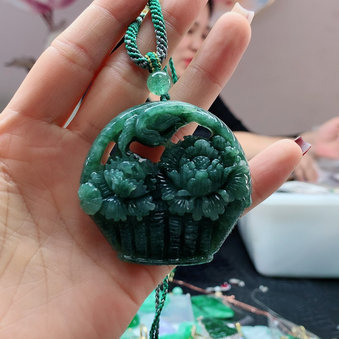 【闪购商品】翡翠吊坠(赠链)未镶嵌