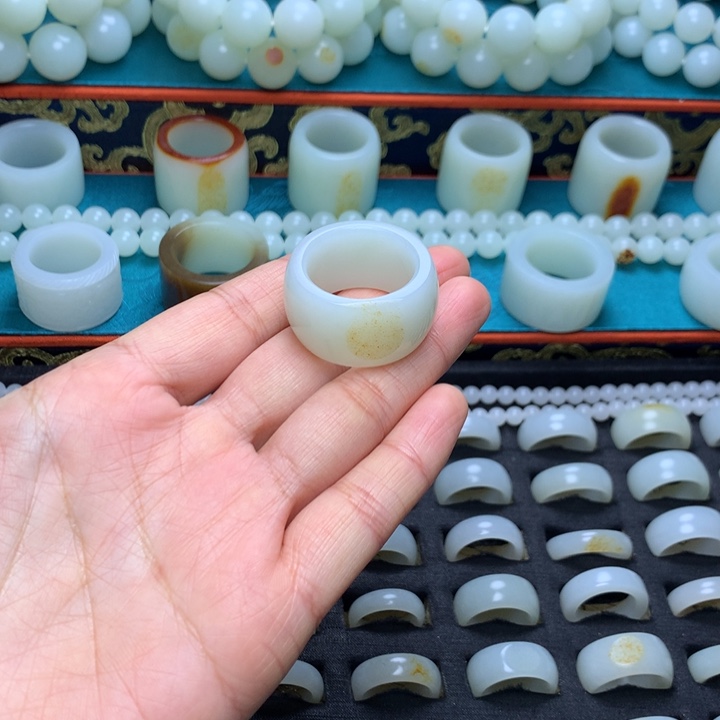 陈***5和田玉未镶嵌戒指