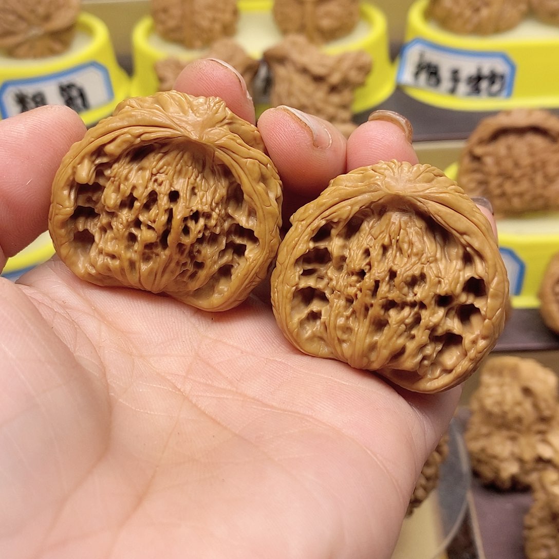 文玩核桃吊坠聚宝盆