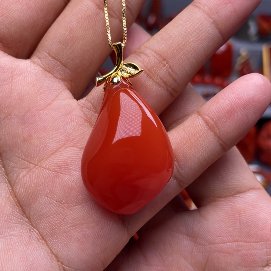 南红玛瑙18K金镶嵌珠宝奇石吊坠送银