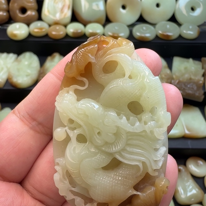 和田玉未镶嵌颈饰