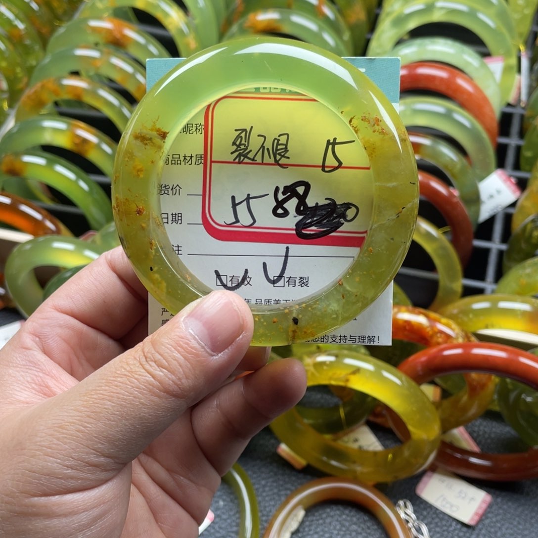 未镶嵌蛇纹石玉手镯有裂手镯特价不退不换