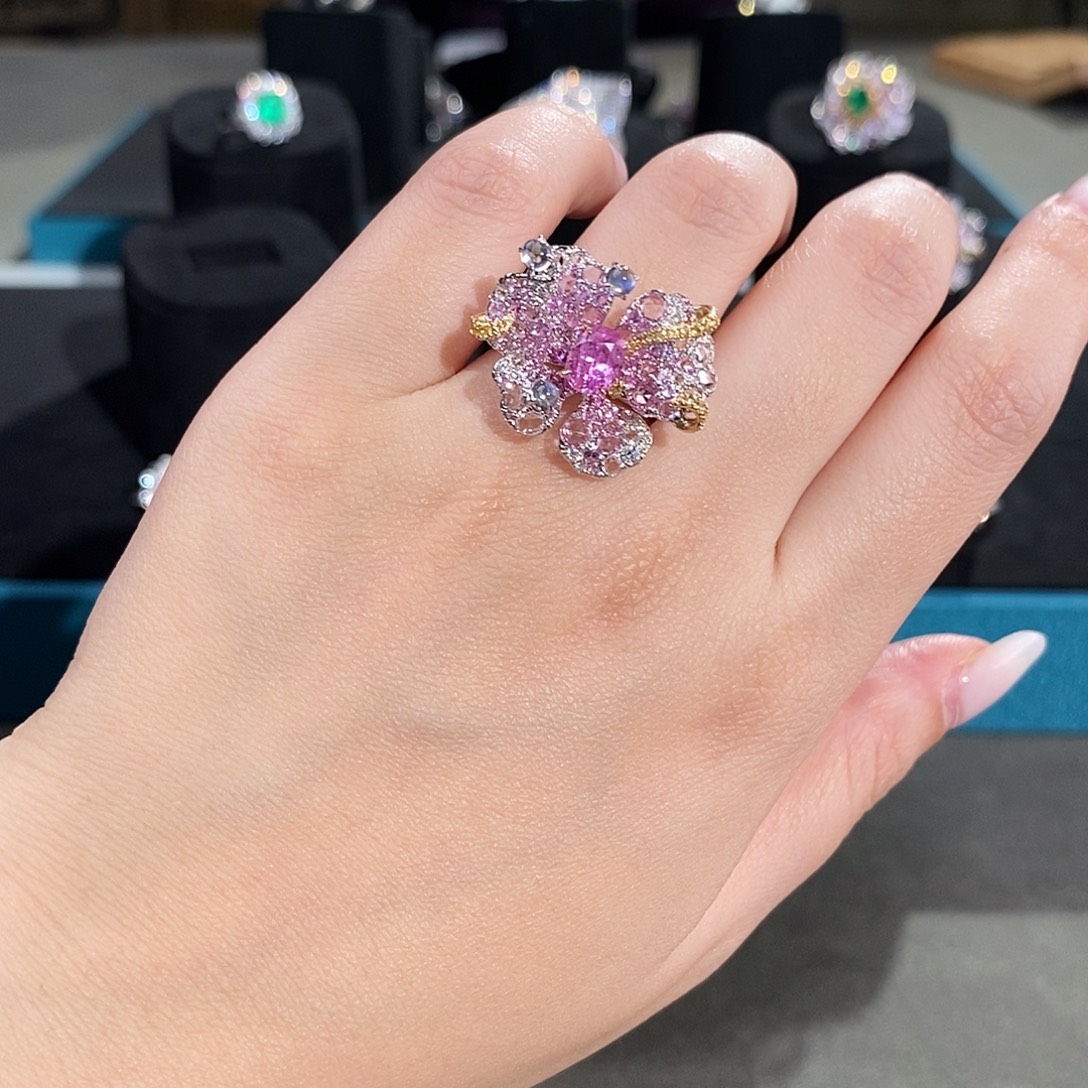 戒指18K金镶嵌尖晶石莲花色1.33ct