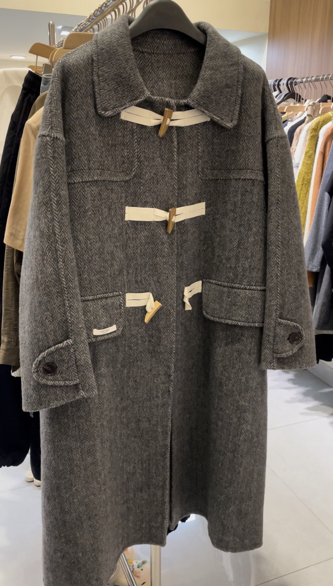 灰色牛角扣双面呢羊毛大衣女2024冬季新款宽松廓形毛呢外套女