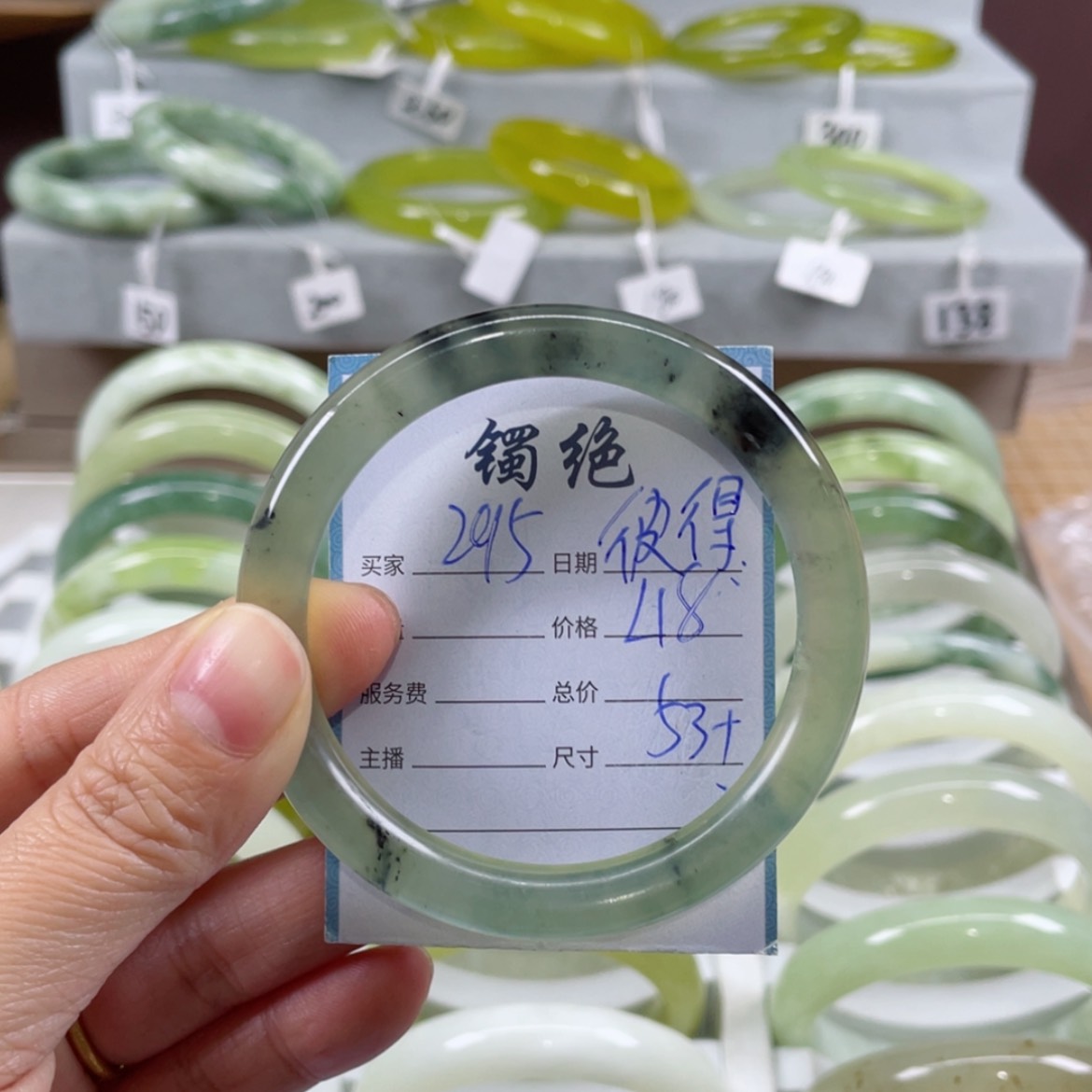 【闪购商品】蛇纹石玉未镶嵌手镯彼****?