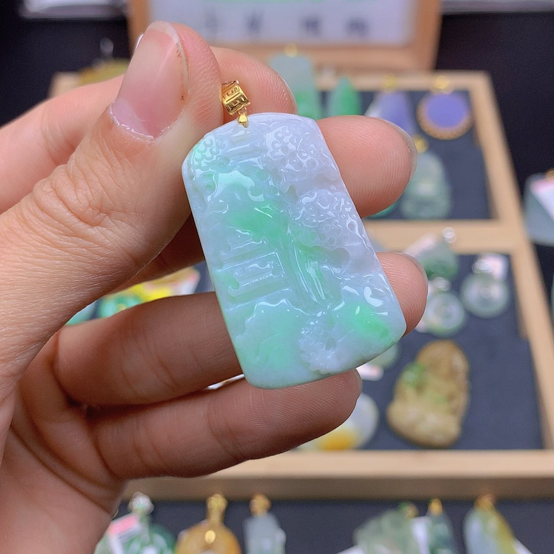 翡翠颈饰18K金镶嵌翡翠