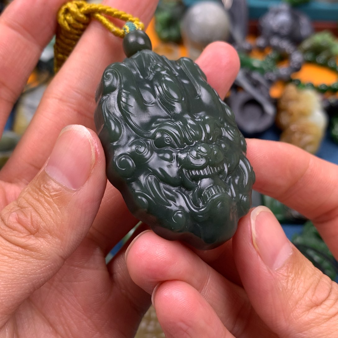 和田玉未镶嵌颈饰奔***胖