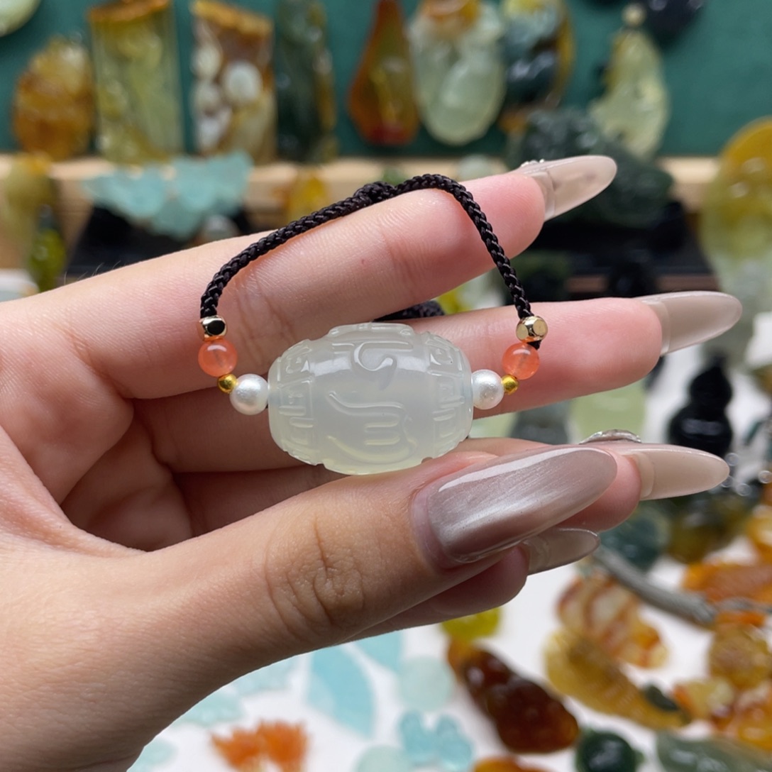 蛇纹石玉颈饰未镶嵌