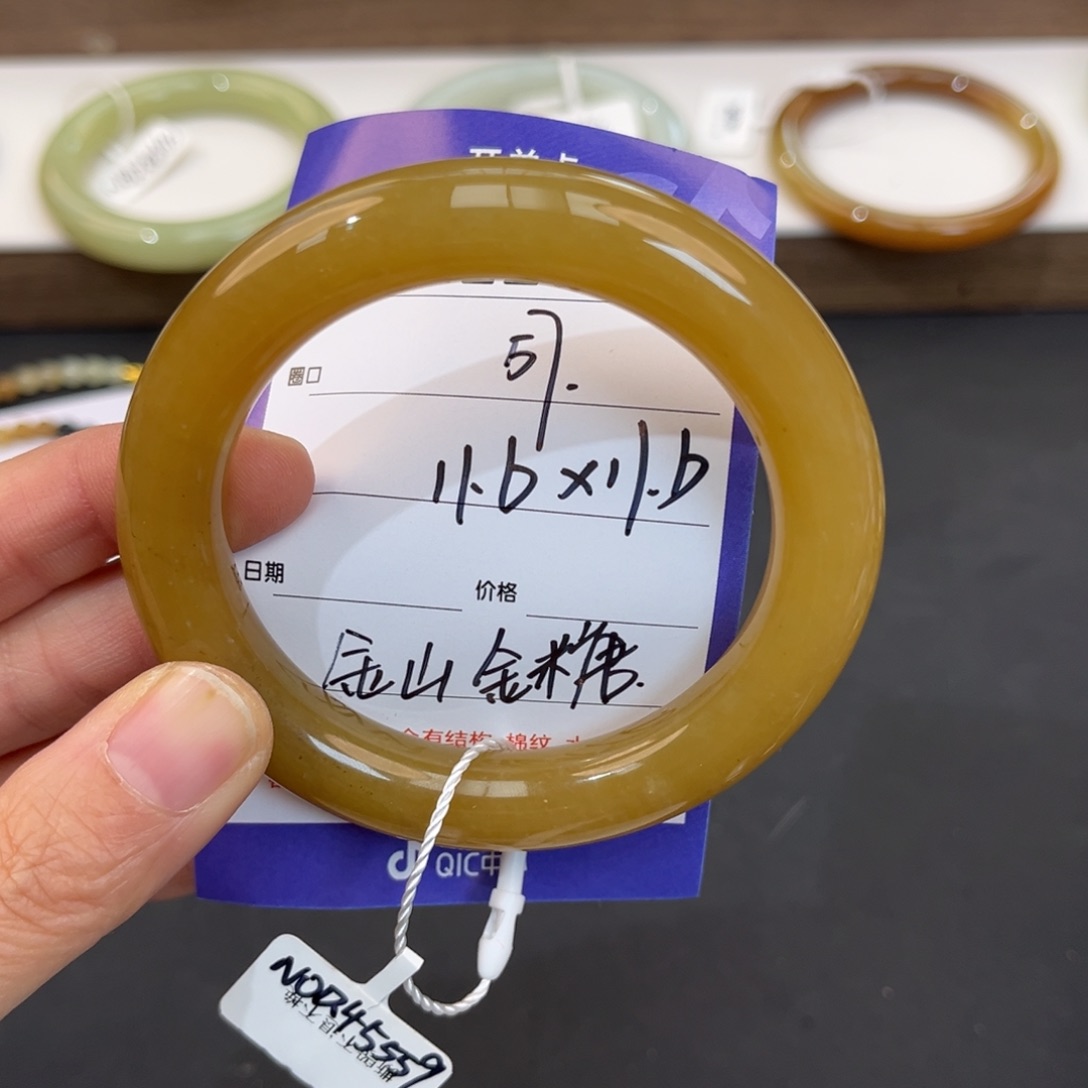 用***8和田玉未镶嵌手镯