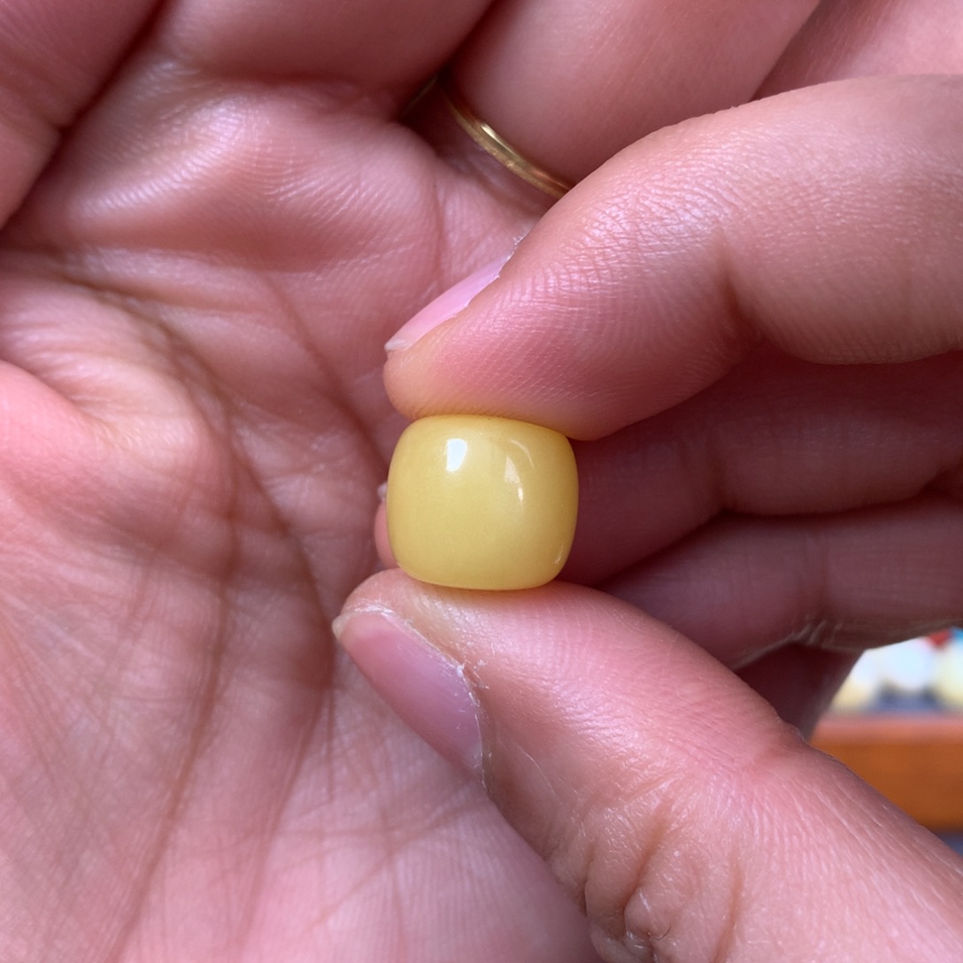 琥珀裸石未镶嵌蜜蜡