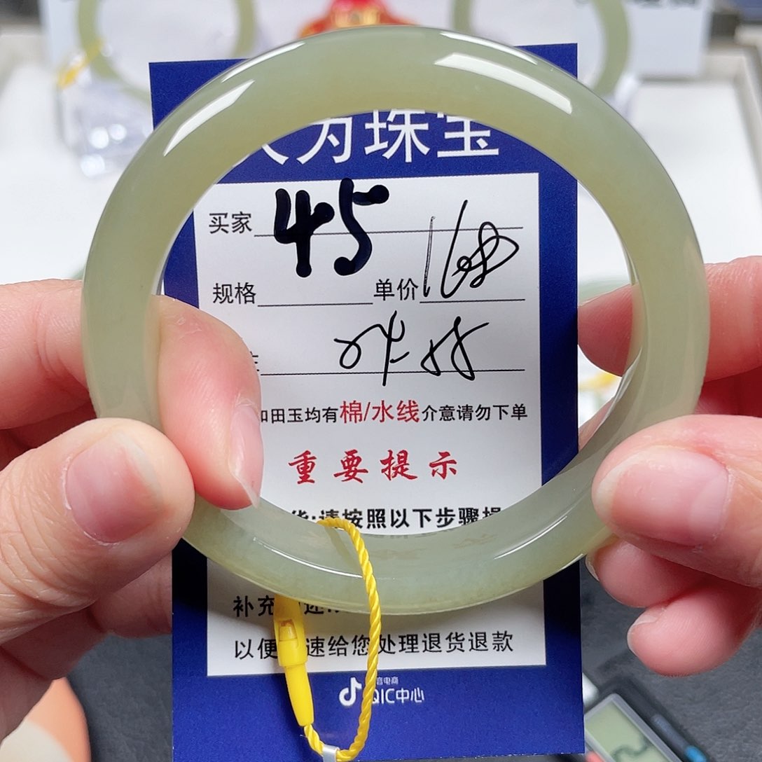 和田玉手镯未镶嵌