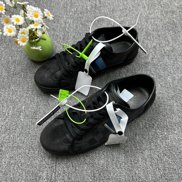 95新 LouisVuitton/路易威登 板鞋/39码/ 阳/ 黑色板鞋 