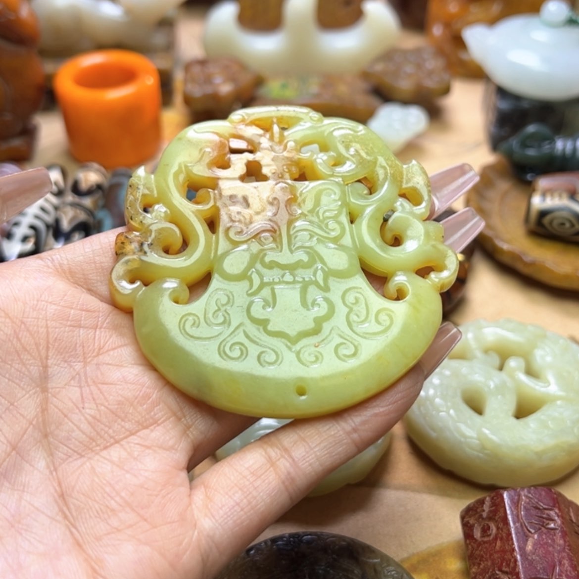 【闪购商品】蛇纹石玉颈饰未镶嵌