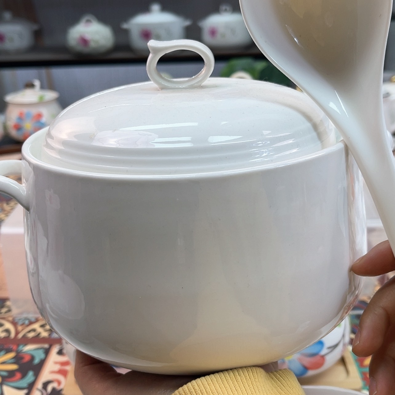 【闪购商品】瓷5斤装纯白大肚 猪油罐有孔带勺