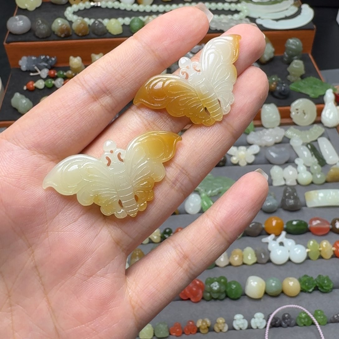 和田玉未镶嵌颈饰程*程