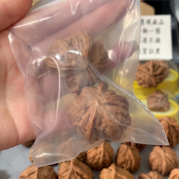 放***铁文玩核桃吊坠异形单只，有瑕疵