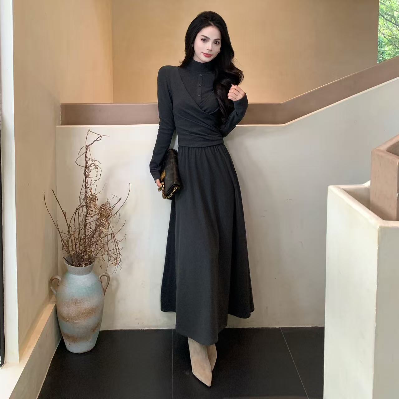 秋冬新款设计感显瘦小香风假两件排扣交叉小立领小众连衣裙