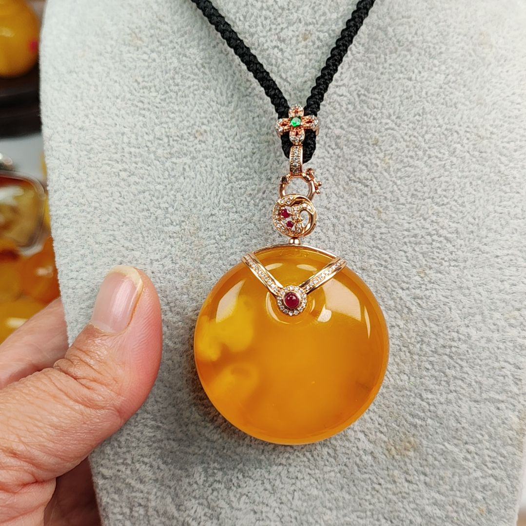 蜜蜡吊坠(赠链)18K金镶嵌