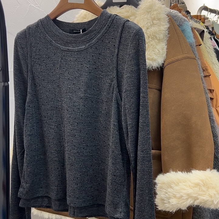 深灰色波点背心加长袖打底真两件套